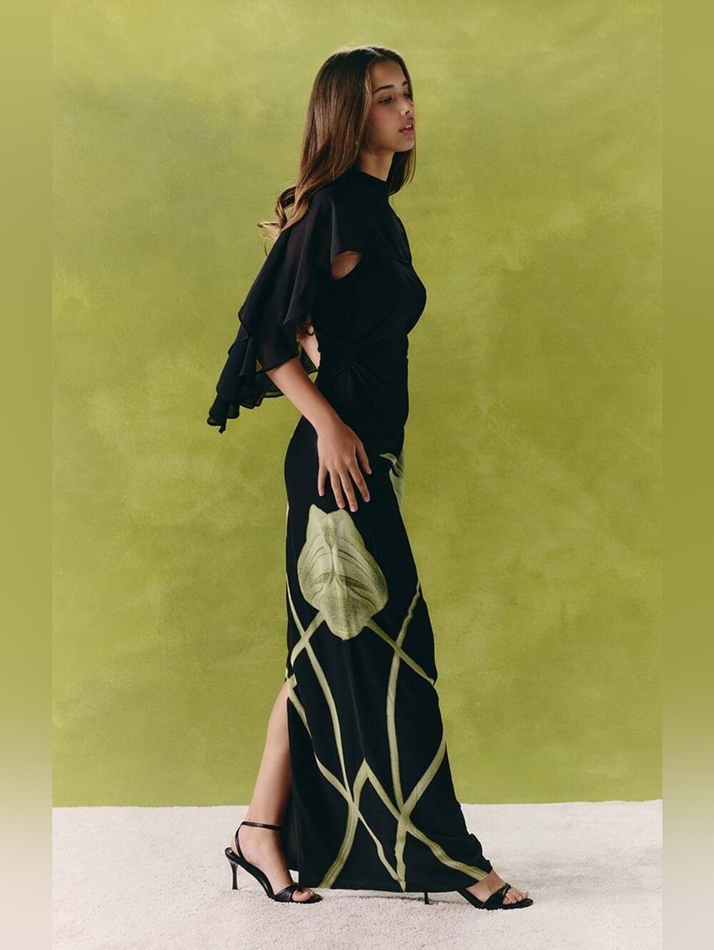 Pretty Little Thing Black Floral Printed Chiffon Cape Overlay Maxi Dress Size 4 - Picture 3 of 5